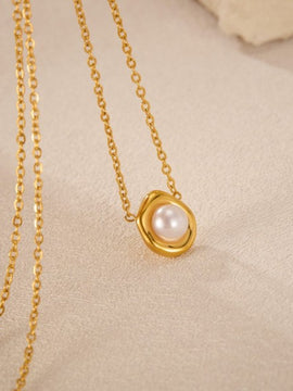 Setting Pearly Necklace